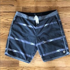 Vuori gray and white Men’s 34” Board Short